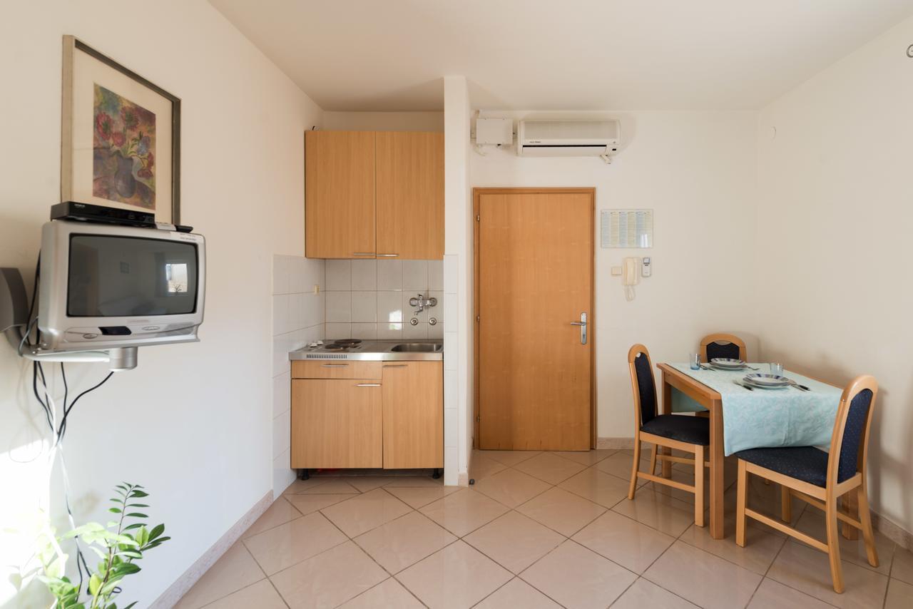Sun House Apartments Bol Quarto foto